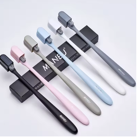 Brosse à dents douce pour adultes avec capuchon protecteur