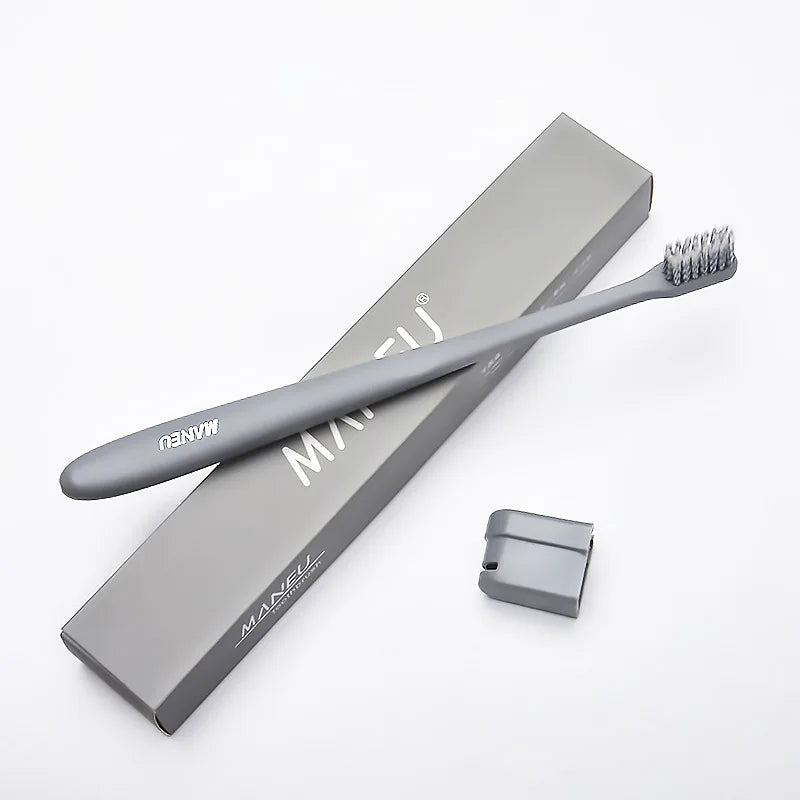 Brosse à dents douce pour adultes avec capuchon protecteur